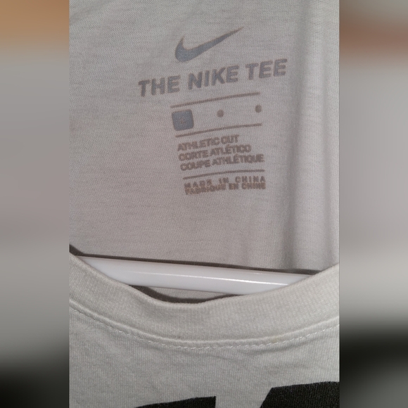Mens Nike t-shirt EUC smoke free home - Picture 2 of 2